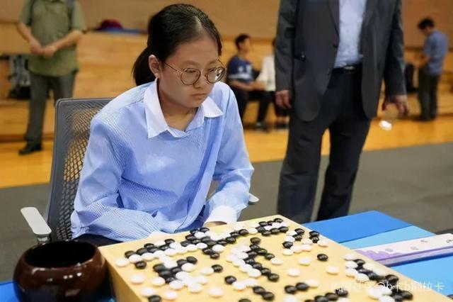 比分直播500韩国天才围棋少女用AI作弊，被禁赛一年图