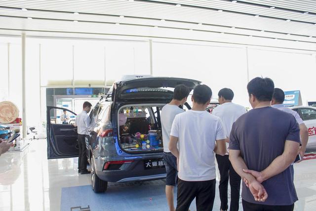 老司机换购，终于喜提大豪越，就凭这个定价就该它火！