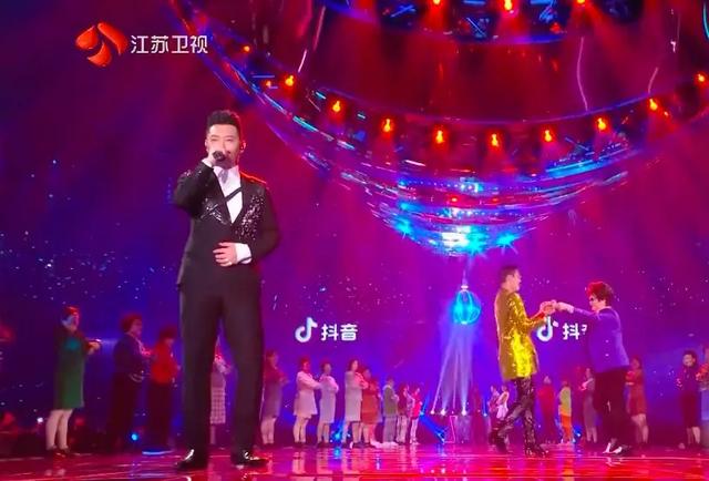 跨年晚会亮点很多，但杨幂版《野狼disco》是真辣眼…