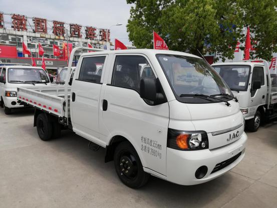 宽大双排还省油拉货载人两不误江淮轿卡x6