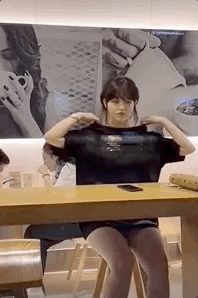 性感妹子的动图：有点圆！3D立体的感觉！